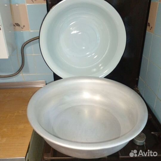 Алюминиевый и эмалированый тазы. СССР