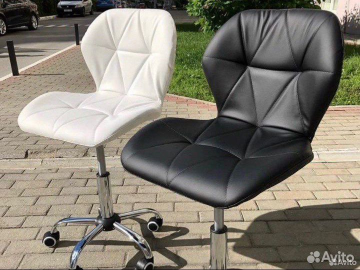 Стул ракушка на колесах