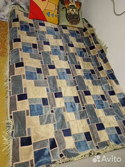 Покрыввло на полуторную кровать,диван