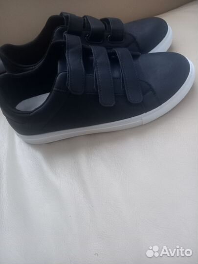 Кроссовки женские