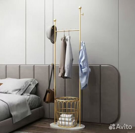 Вешалка дизайнерская для одежды с корзиной