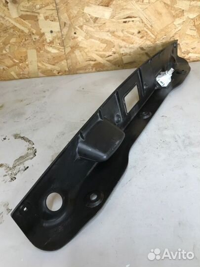 Обшивка багажника задняя Mercedes-Benz C-Class