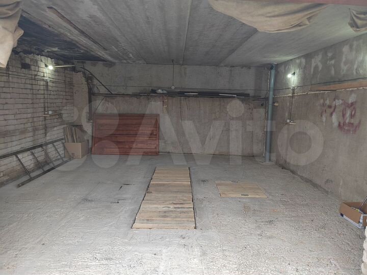 Гараж, > 30 м²