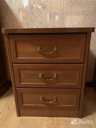 Тумба прикроватная