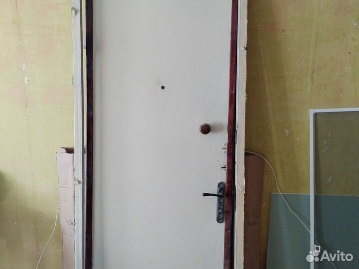 Дверь входная железная б/у