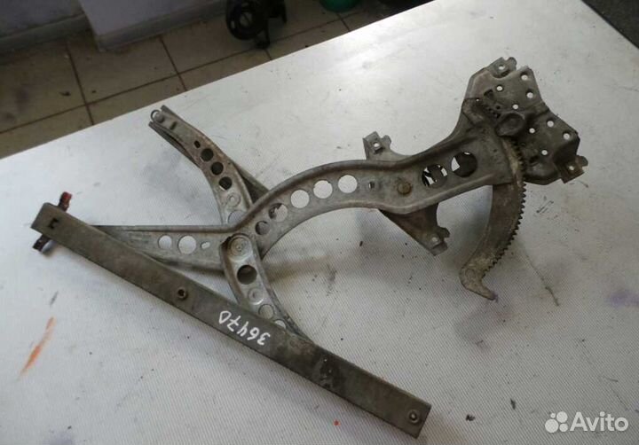 Стеклоподъемник механический передний правый