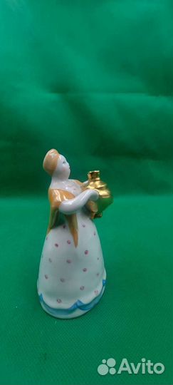 Фарфоровая статуэтка Девушка с самоваром Дулево