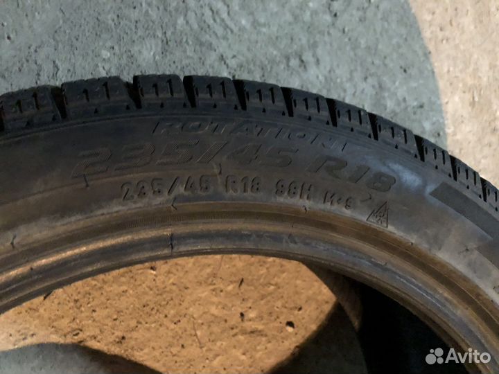 Pirelli Ice Zero 235/45 R18