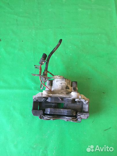 Суппорт тормозной перед правый Skoda Superb 2001-0