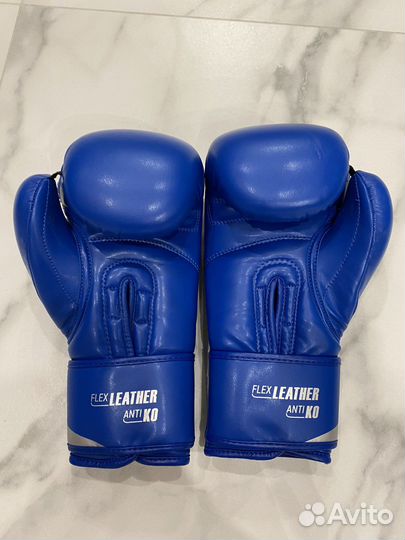 Боксерские перчатки Clinch 12 oz