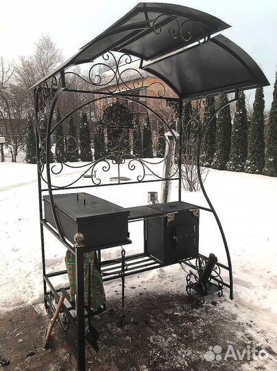 Мангал с крышей