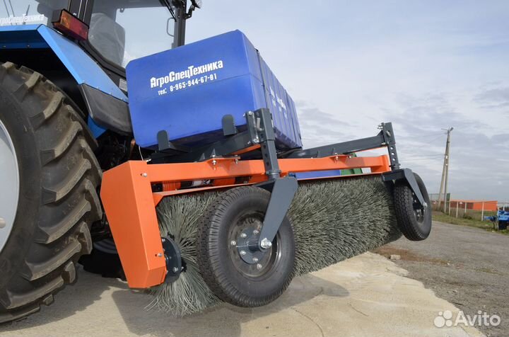 Трактор 82.1 коммунальный отвал и щетка с поливом