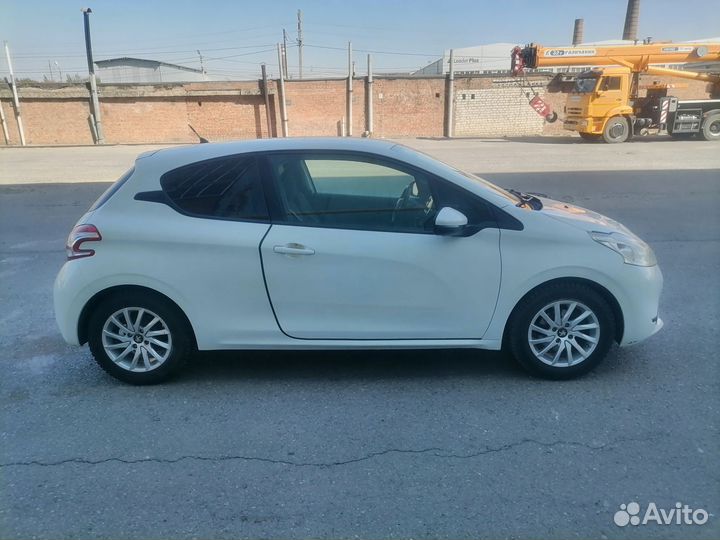 Peugeot 208 1.2 МТ, 2013, 120 000 км