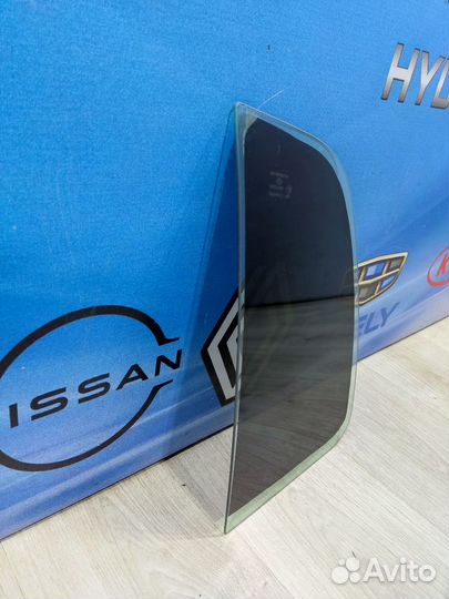 Форточка стекло двери Renault sandero Прав