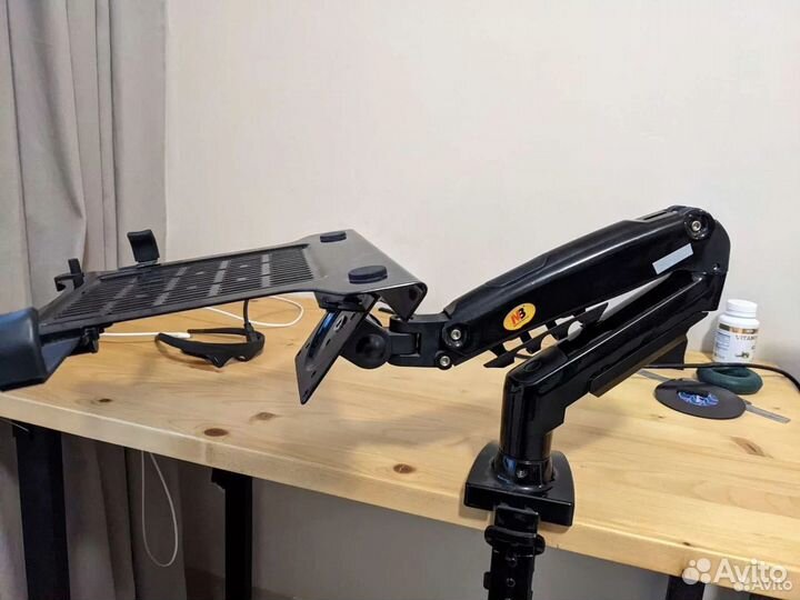 Кронштейн для монитора с газлифтом