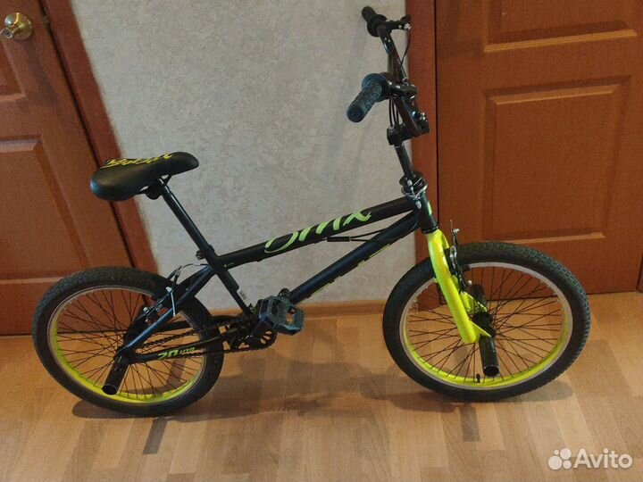 Трюковой велосипед bmx и трюковой самокат
