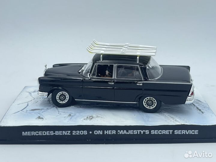 Mercedes-Benz - 220S W111 On Her Majesty's Secret