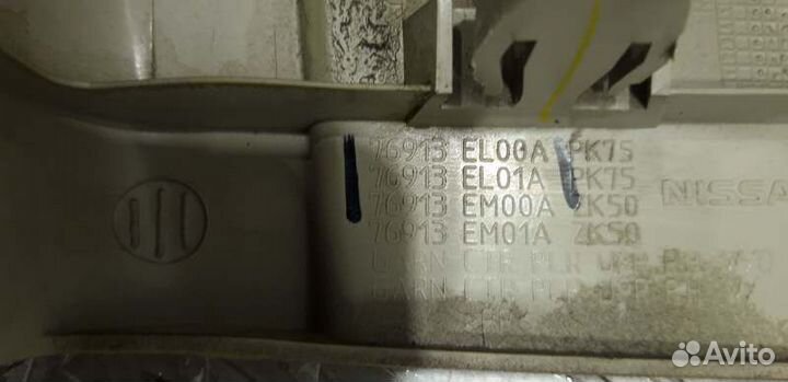 Обшивка средней стойки правая верхняя Tiida C11