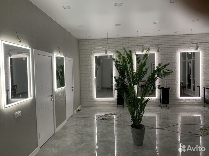 Зеркало с подсветкой напольное