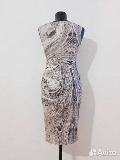 Новое платье футляр с принтом Zara