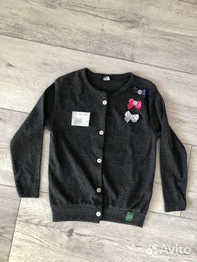 Джинсовый комбинезон шорты,кофточка, кепочка