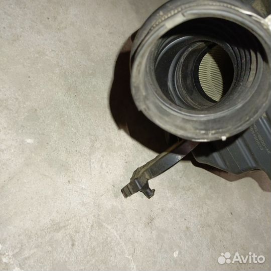 Корпус воздушного фильтра Ford Focus 1.6