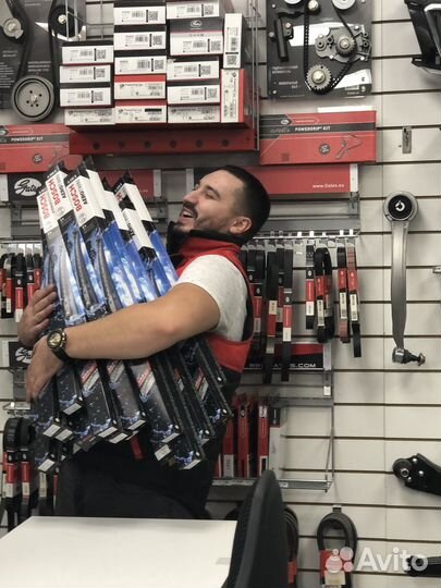 Продавец запчастей для иномарок