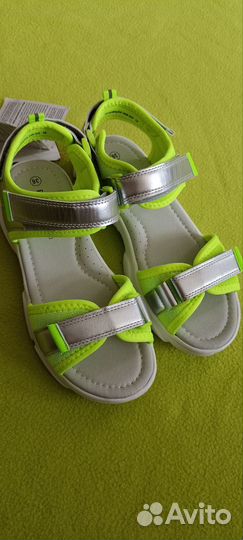 Новые сандали девочкам 33,35,37