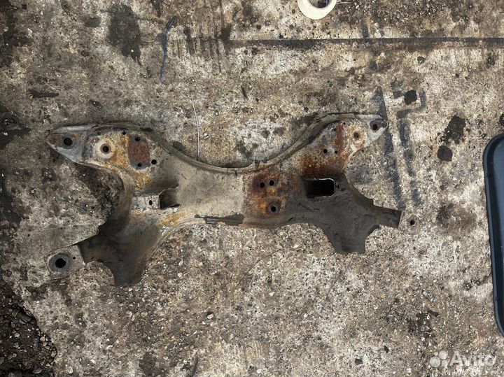 Подрамник балка Toyota Rav4 XA20 2000-2006