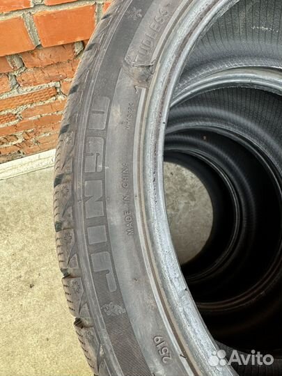 Jinyu YC01 245/40 R19 и 275/35 R19