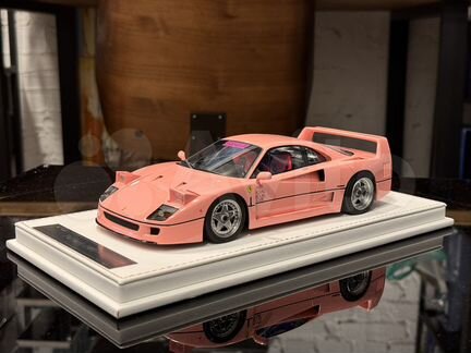 Ferrari F40 1:18 розовый