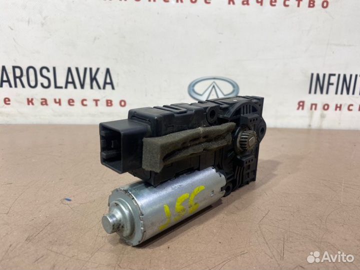 Моторчик люка Infiniti Qx50 J55 2018