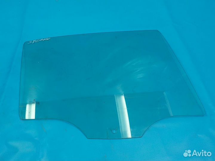 Стекло двери задней правой skoda Octavia A5 (1Z) 2