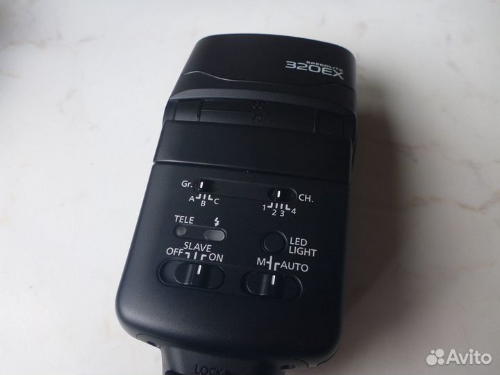 Фотовспышка Canon Speedlite 320EX