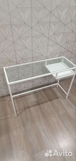 Компьютерный стол стеклянный
