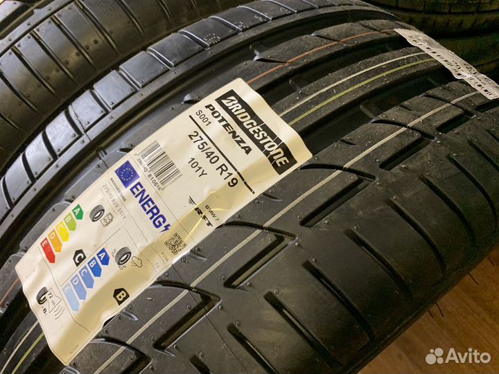 Bridgestone Potenza S001 245/45 R19 и 275/40 R19