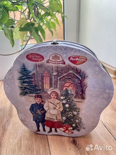 Жестяные банки для сладких подарков