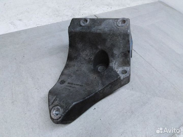 Кронштейн генератора Форд