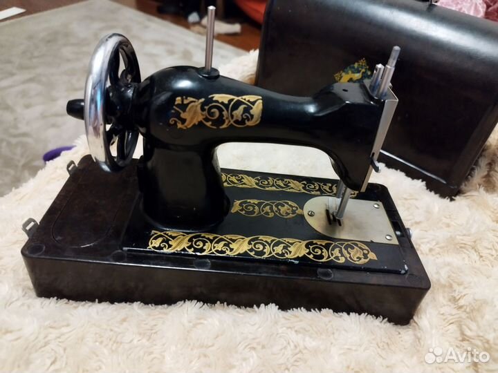 Детская швейная машинка СССР 1959