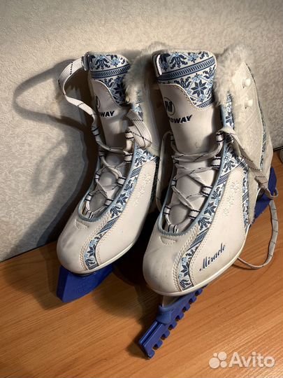 Коньки фигурные женские 39-40 размр
