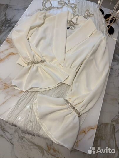 Роскошная атласная блузка (тренд 2025)