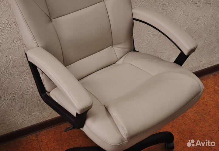 Офисное кресло 