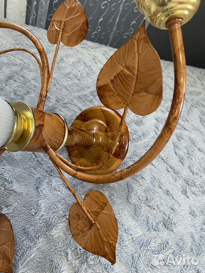 Люстра и светильник