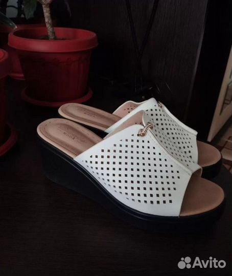 Шлёпки женские