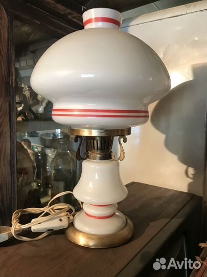 Настольная лампа
