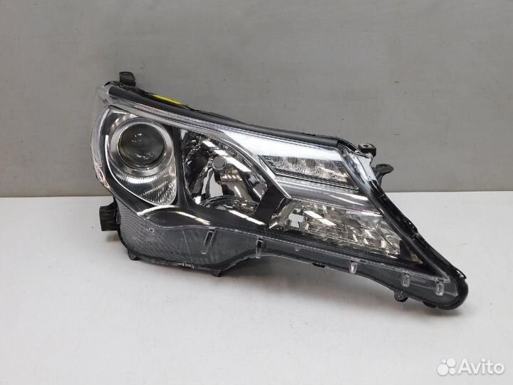 Фара правая Toyota RAV4