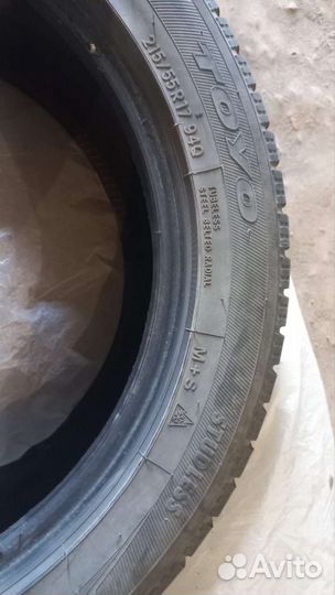 Toyo Observe Garit GIZ 215/55 R17 94Q