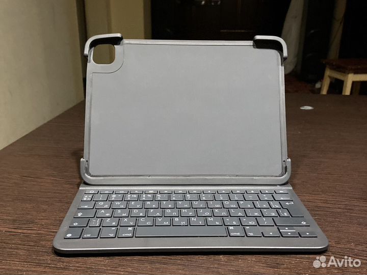 Bluetooth клавиатура Logitech для iPad Air 4