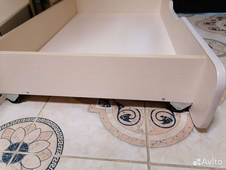 Ящик под кровать на колесиках