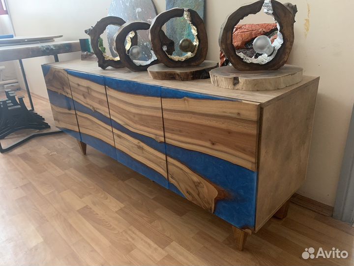 В наличии тумба - фасад из массива со смолой